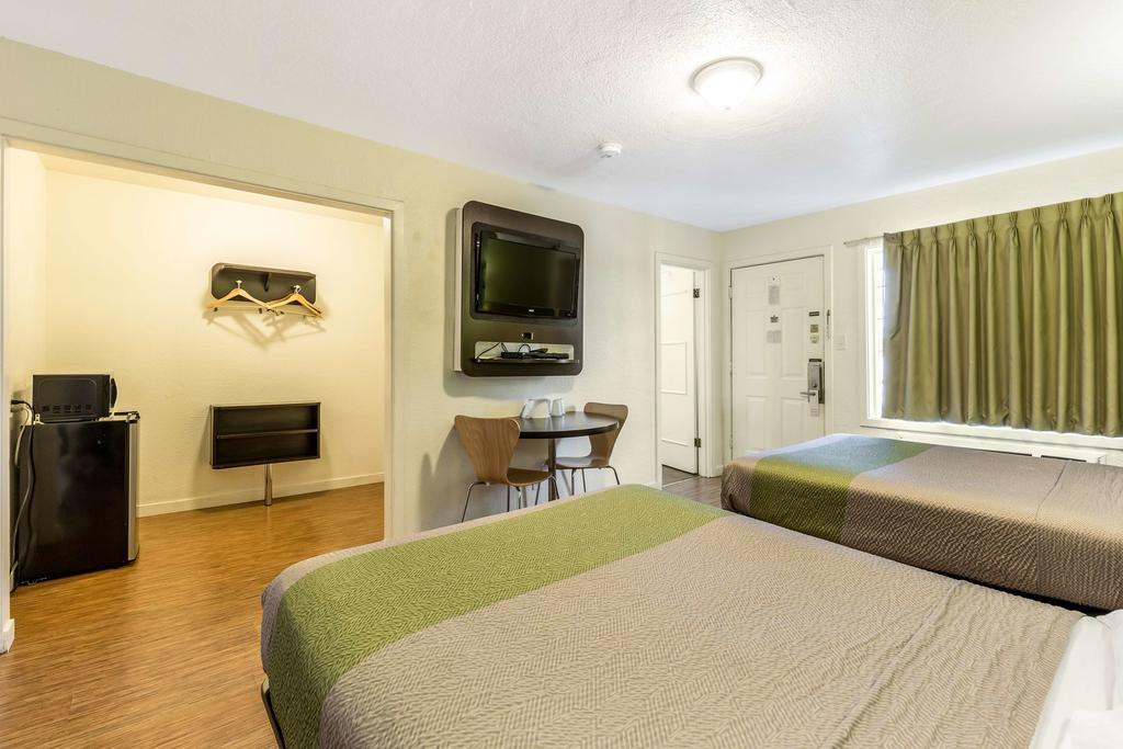 Motel 6 San Rafael Extérieur photo